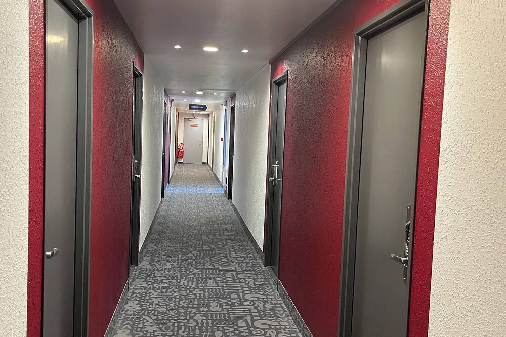 Appart Hotel 220 Jungle in Saint-Germain-lès-Corbeil, Essonne