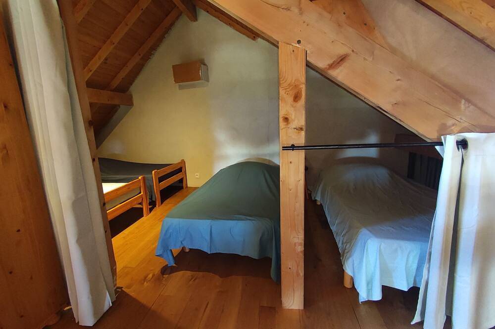 Chalet 5 bd/12 p. Hautes-Alpes, lake, ski, mountain, sauna and wood fire in Puy-Sanières, Parc national des Écrins