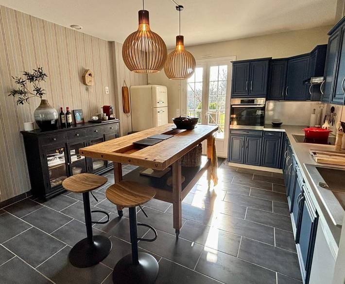 Location de vacances pour 8 personnes, avec vue ainsi que jardin et piscine à Fumel - 3