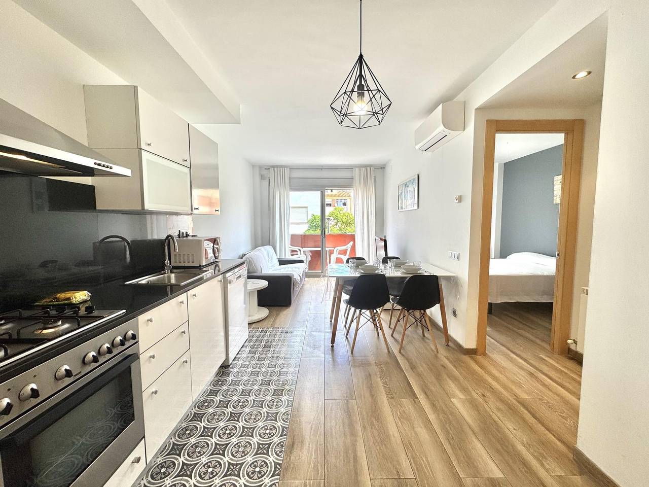 Entire vacation apartment, Tg. Apartment in Roses center with parking in Roses Centre, Roses