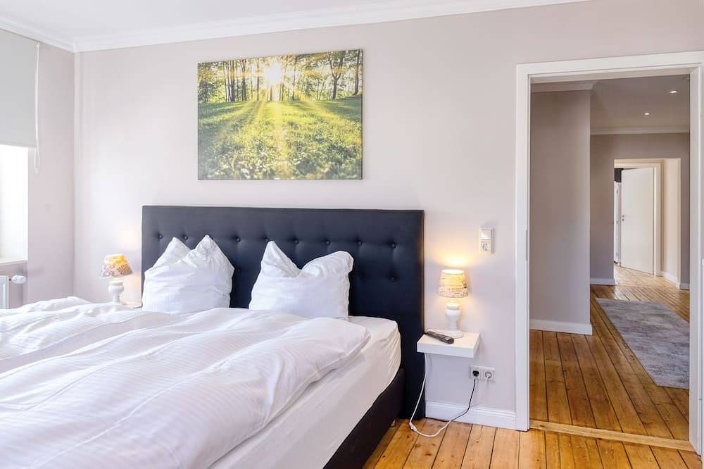 Ganze Wohnung, Die geräumige Ferienwohnung für 9 Personen lädt zu Ausflügen ein. in Neinstedt, Thale