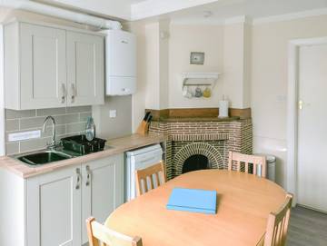 Holiday Rental for 5 People in Red Wharf Bay, Isle of Anglesey, Photo 4