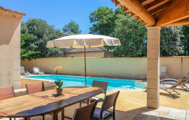 Location de vacances pour 6 personnes, avec terrasse ainsi que piscine et jardin à Saint-Didier - 4