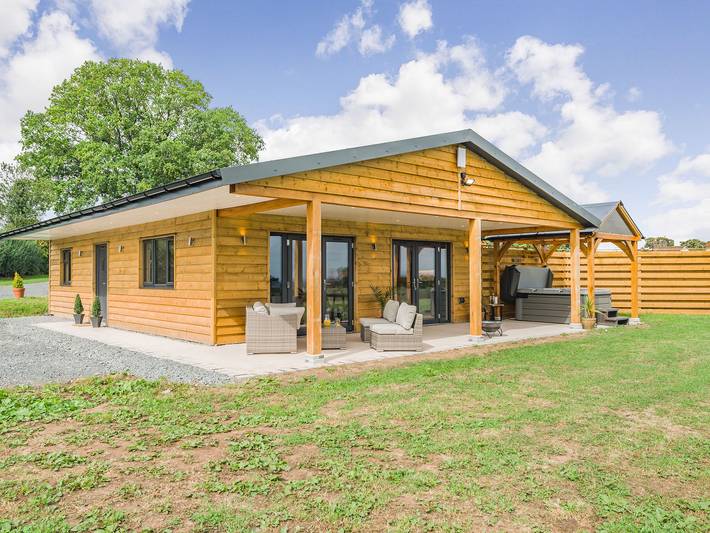 Log cabin for 4 people, with Garden in Herefordshire