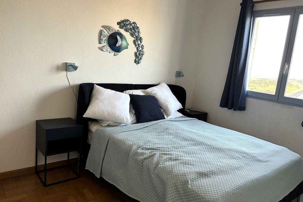 Apartamento entero, Townhouse apartment with stunning views and less than ten minutes walk to the beach in Leucate, Region de Narbonne