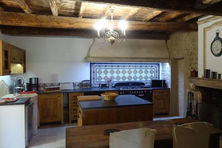 Gîte pour 19 personnes, avec jacuzzi et jardin à Saint-Laurent-des-Arbres - 2