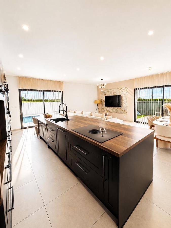 Location de vacances pour 5 personnes, avec vue ainsi que piscine et jardin à Pennautier