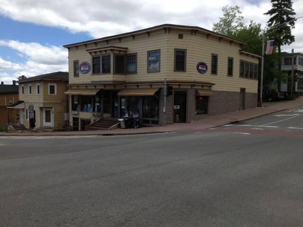 Ganze Wohnung, Neu renovierte Haupt St. Condo, Schritte vom Olympic Center in Lake Placid, Adirondack Mountains