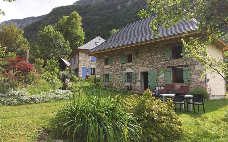 Location de vacances pour 6 personnes, avec jardin ainsi que terrasse et vue, animaux acceptés à Corbel - 3
