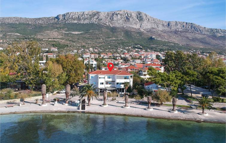 Ferienwohnung für 8 Personen, mit Terrasse in Kastel Gomilica