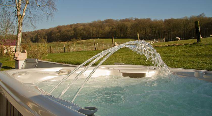 Villa des Groseilliers Spa, practice golf, moutons sur 2 hectares in Loison-sur-Créquoise, Région de Montreuil