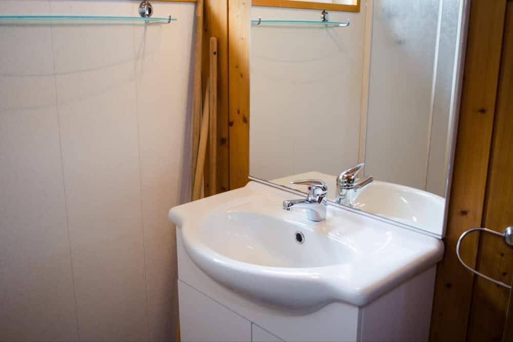 Etoile Comfort 2p - One Bedroom Chalet, Sleeps 2 in Hastière, Regio Namur