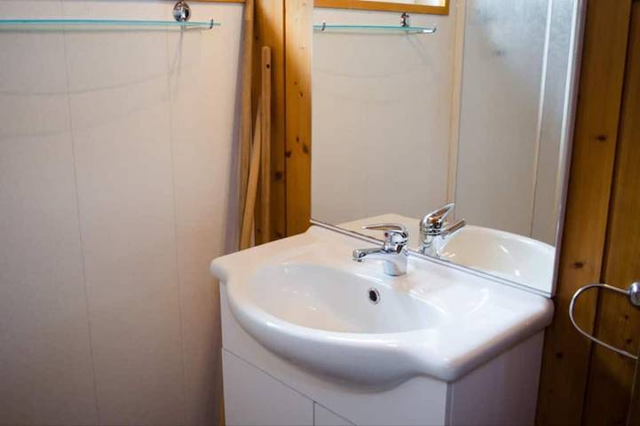 Etoile Comfort 2p - One Bedroom Chalet, Sleeps 2 in Hastière, Regio Namur