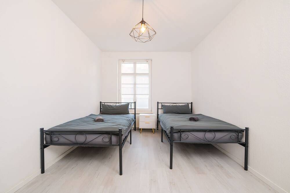 Ganze Wohnung, ☆Smart Home - Wuppertal - Perfect for 6-8 Guests! Central - Parking - Netflix in Wuppertal, Bergisches Land