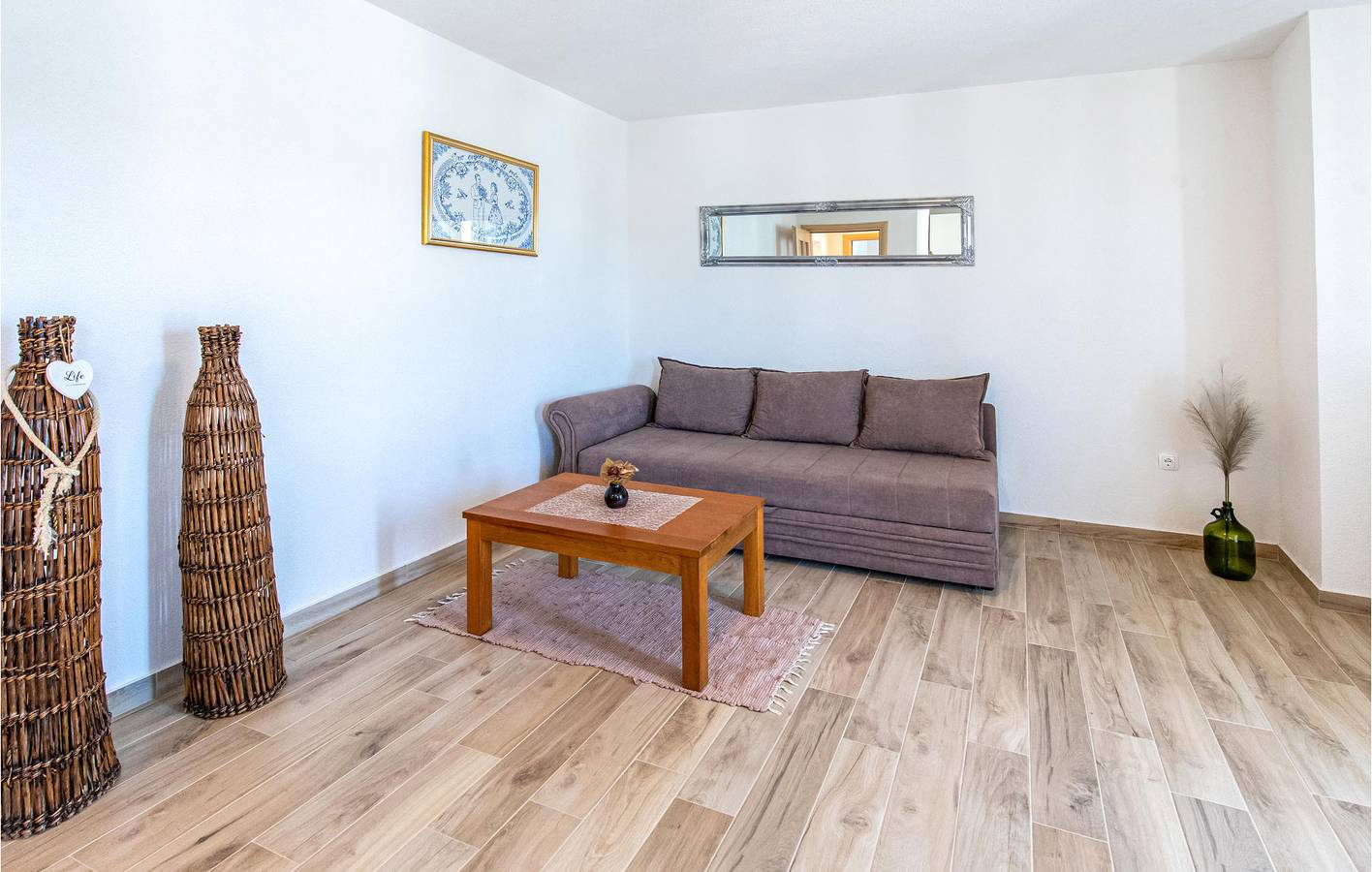 Ganze Ferienwohnung, Gemütliche 70 m² große Wohnung mit Terrasse, WLAN und 300 m entferntem Strandzugang in Blace, Dubrovnik-Neretva