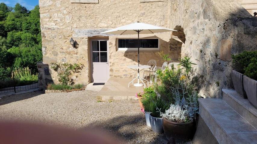 Location de vacances pour 2 personnes, avec vue ainsi que jardin et piscine à Maleville - 4