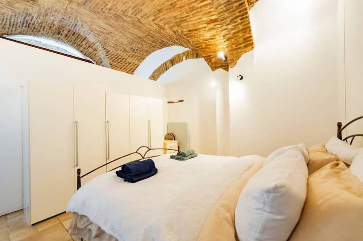 Ganze Wohnung, Charming and comfortable 85 square meters apartment, perfect for four people, located in a detached period building with vaulted ceilings (access via steps).The property is centrally located near the Belvedere di Vasto (pedestrian area) and enjoys a sple in Vasto, Chieti Provinz