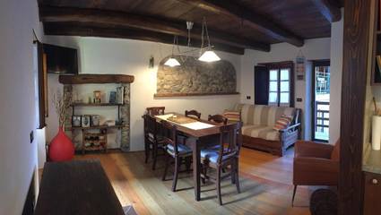 Gîte pour 5 personnes, avec balcon à Arola