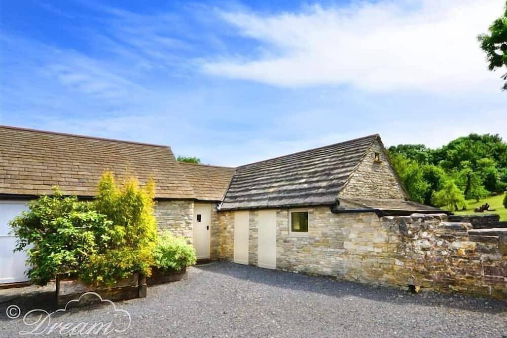 Coombe Orchard, pet friendly, with a garden in Swanage in Swanage, Dorset