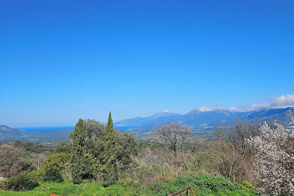 Master bedroom with living room in Rapale, Calvi e dintorni