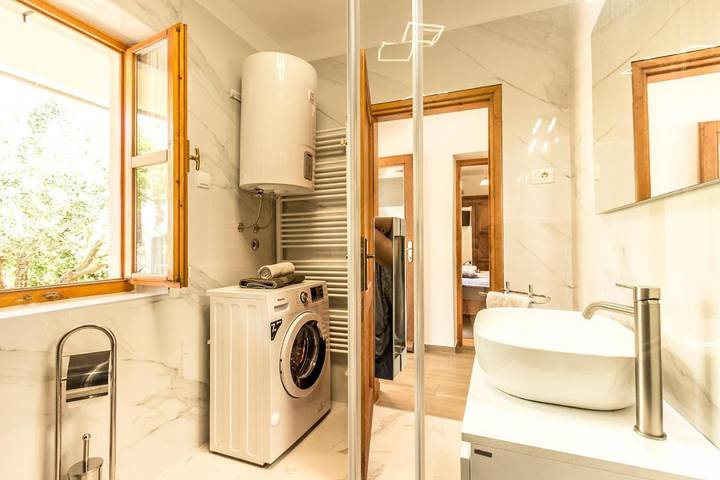 Villa pour 8 personnes, avec Terrasse et Jardin ainsi que Piscine et Vue à Kavran - 4
