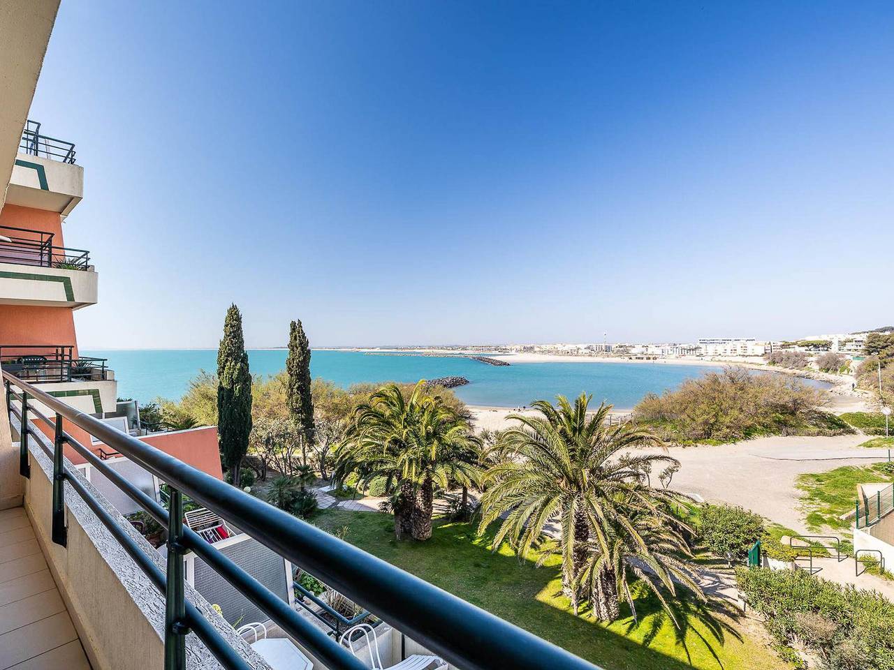 Entire apartment, 2⭐ apartment with terrace and beach view in Sète - 6 people in Sete, Mediterranean Coast (France)