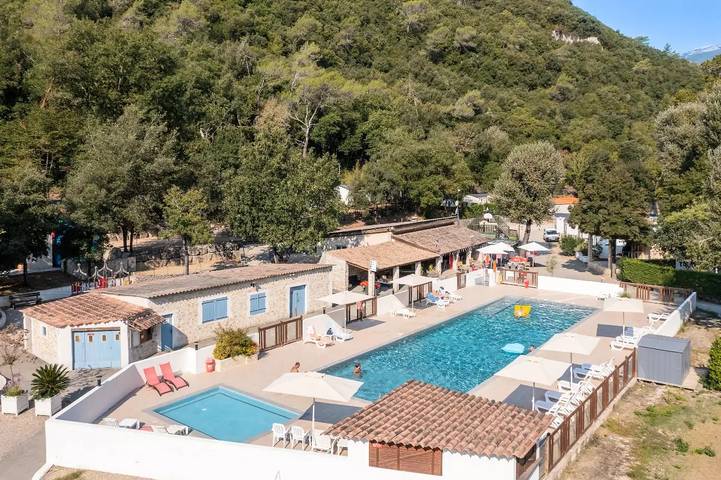 Camping pour 4 personnes, avec piscine, animaux acceptés dans les Alpes maritimes - 4