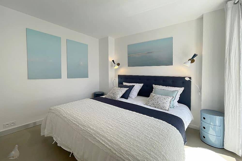 Entire apartment, Windows And Balcony Over The Sea - Cap Mer is a 100m2 penthouse apartment. in Port-en-Bessin-Huppain, Bayeux region