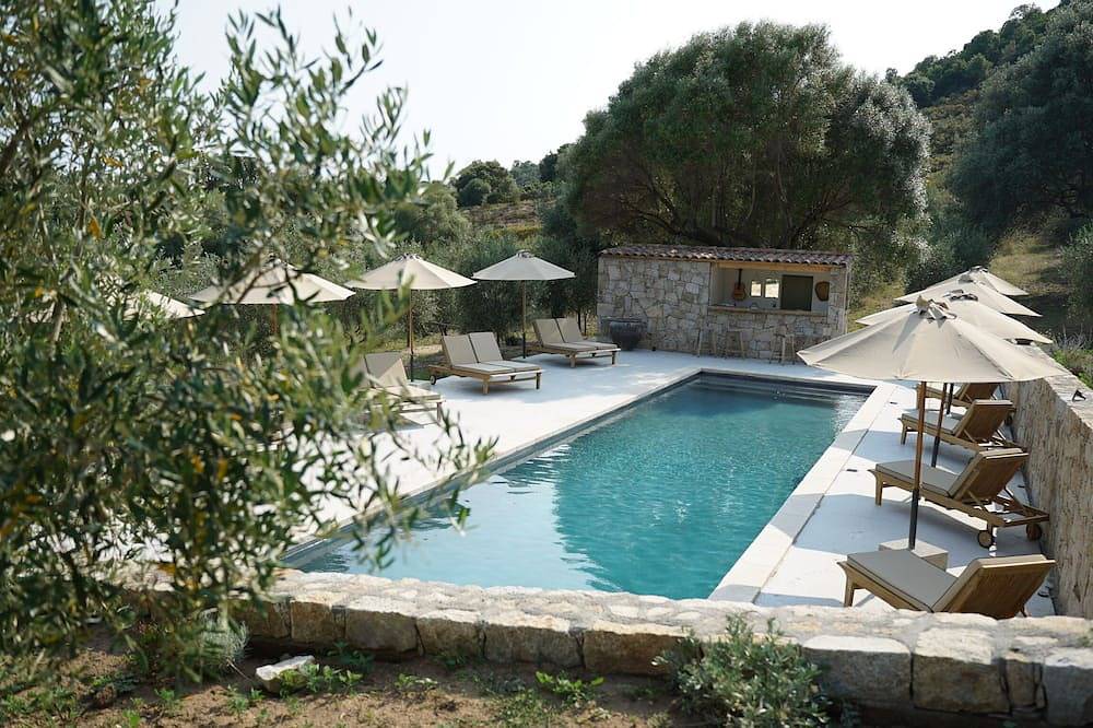 Stone house in an olive grove 15 minutes from the beach in Cognocoli-Monticchi, Ajaccio und Umgebung