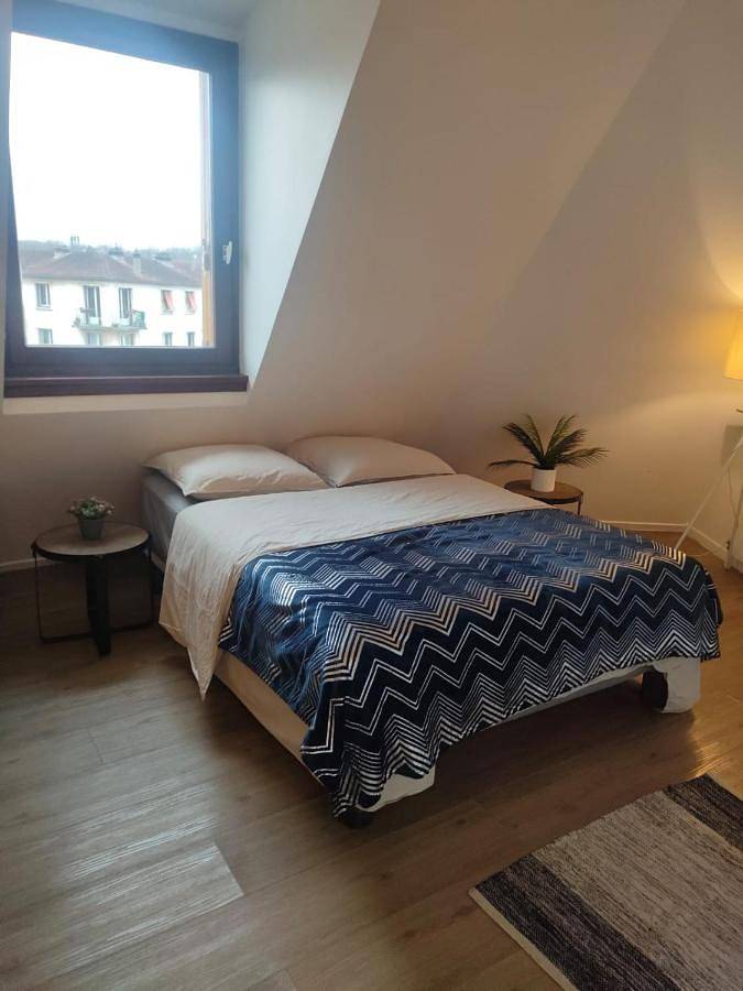 Appartement entier, One-Bedroom Apartment in Viroflay, Yvelines