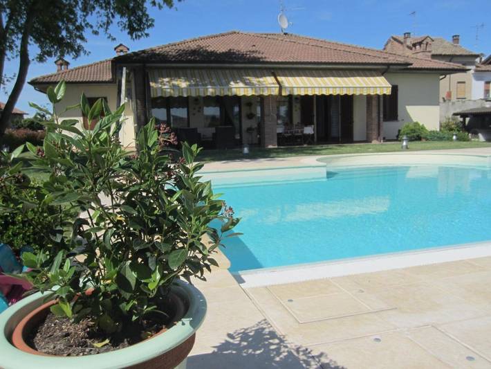 B&b per 3 persone, con Terrazza e Giardino nonché Piscina e Panorama in Oltrepò Pavese