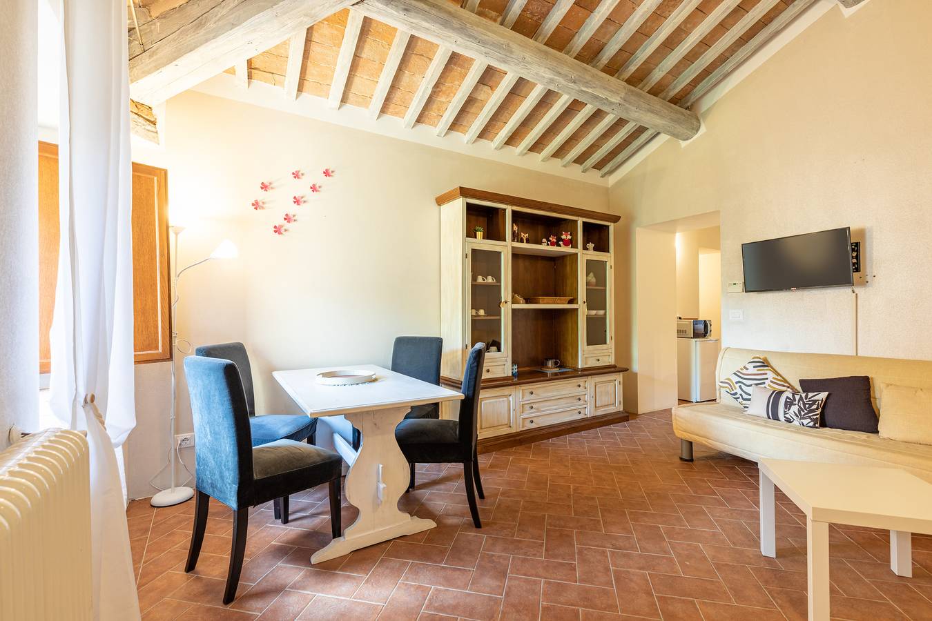 Ganze Wohnung, Ferienwohnung 'L'uscio' mit Bergblick, Gemeinschaftspool und Wi-Fi in Chianciano Terme, Siena Provinz