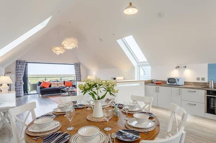 Cottage for 8 people, with garden and hot tub, with pets in Westward Ho