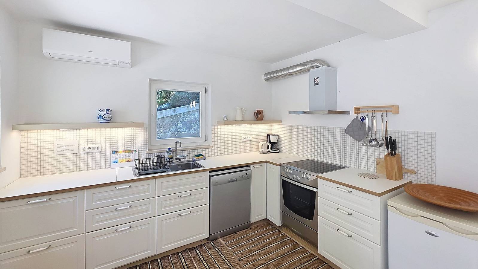 Entire apartment, Studio Apartment Meratti - in the old Part of Baska, 200m from the Beach in Baska, Krk