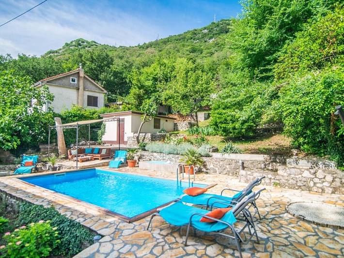 Ferienhaus für 6 Personen, mit Terrasse und Garten sowie Pool