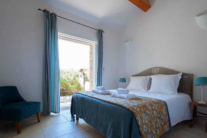 Villa pour 4 personnes, avec jacuzzi ainsi que jardin et terrasse à Figari - 3