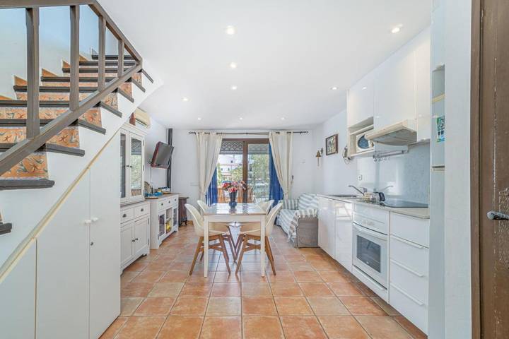 Casa rural para 4 personas, con vistas además de vistas al lago y terraza en Castellón de Ampurias - 4