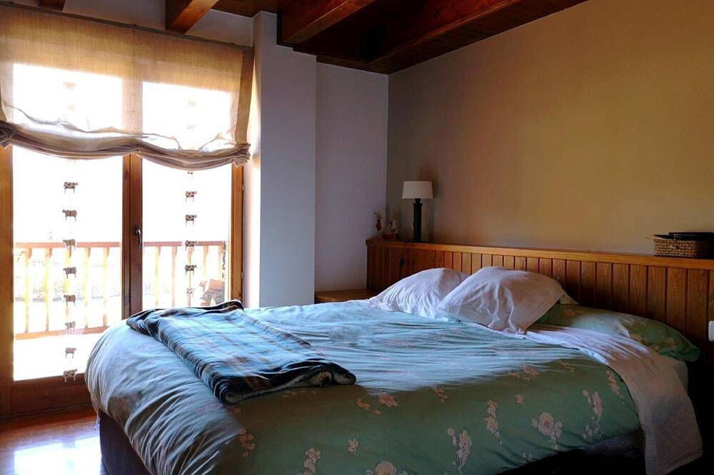 Apartamento entero, Dúplex 3 hab. Piscina, Chimenea, Vistas, Secadora y Wifi in DAS (desambiguación), Pirineo Catalan