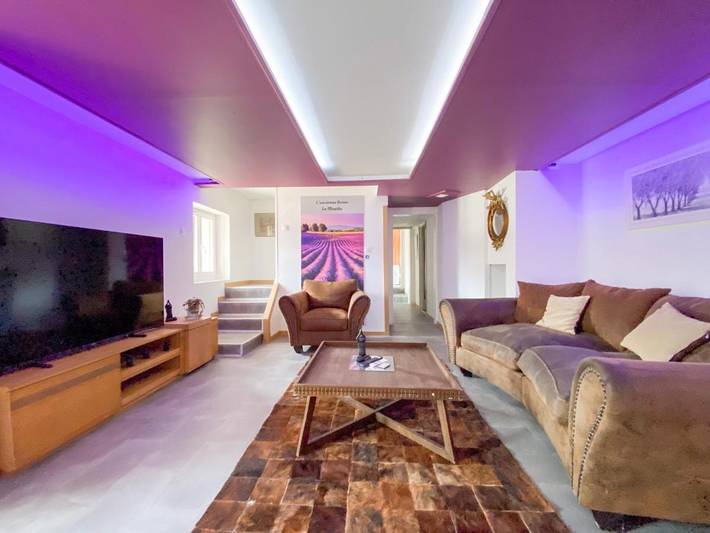 Location de vacances pour 6 personnes, avec vue ainsi que piscine et jardin, animaux acceptés à Queyssac - 3