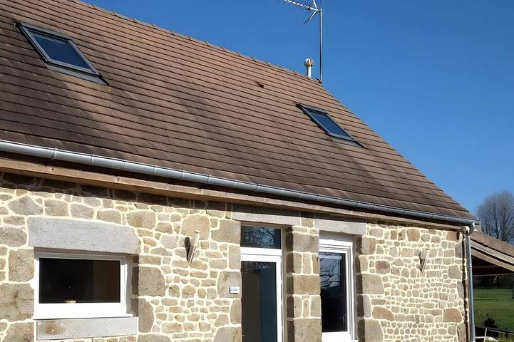 Location de vacances pour 7 personnes, avec Terrasse ainsi que Jardin et Piscine à Magny-le-Désert