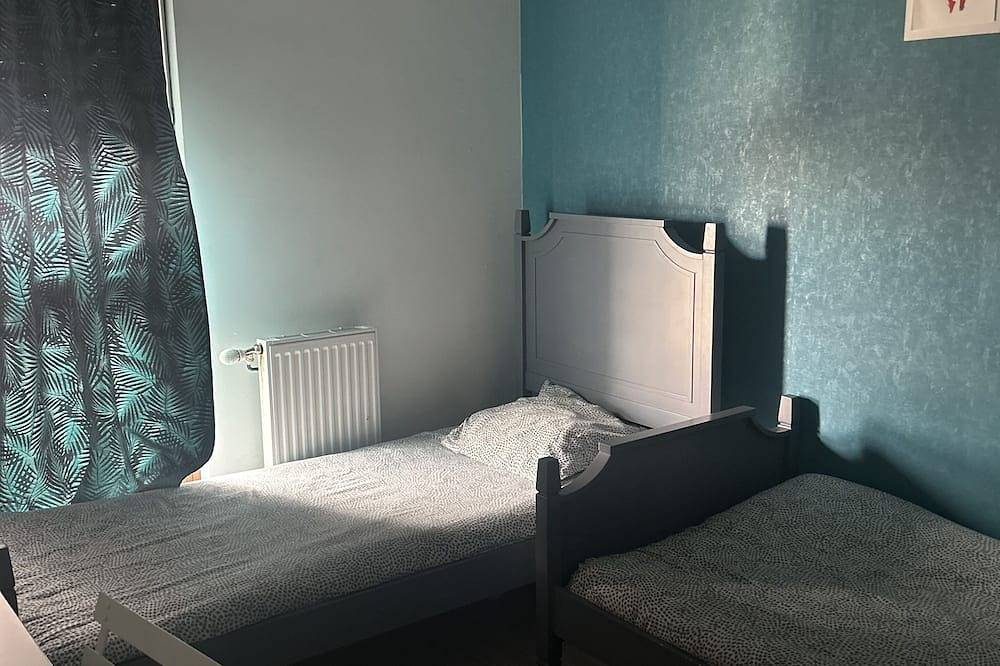 Entire apartment, Appartement Moderne vue sur Canal en Face du Stade de France in Aubervilliers, Seine-Saint-Denis