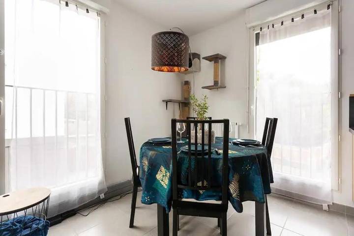 Gîte pour 6 personnes, avec terrasse, adapté aux familles à Eysines - 4