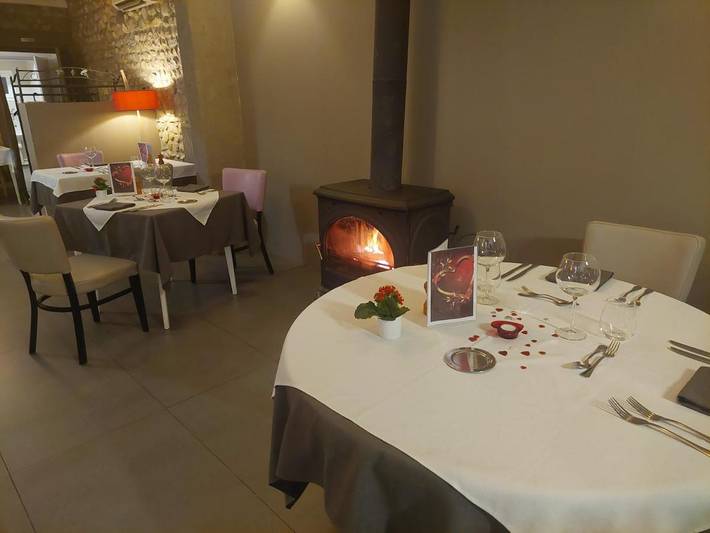 Location de vacances pour 2 personnes, avec piscine ainsi que vue et jardin, animaux acceptés à Les Tourrettes - 2