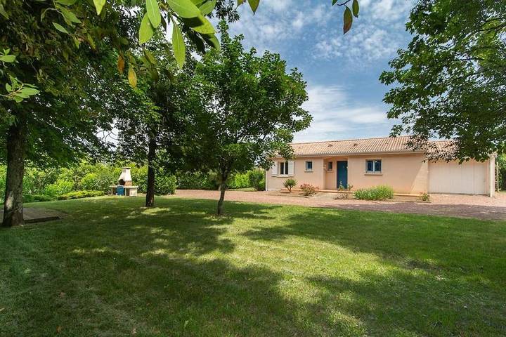 Location de vacances pour 6 personnes, avec Terrasse et Jardin à Blaye