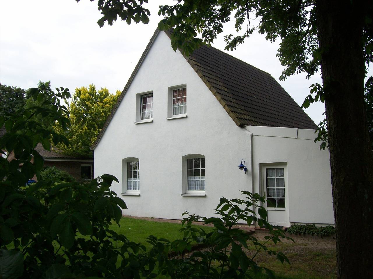 Ganze Wohnung,  '3-Raum-Ferienwohnung' mit Privatterrasse, Gemeinschaftsgarten und Wi-Fi in Wesselburener Deichhausen, Nordseeküste