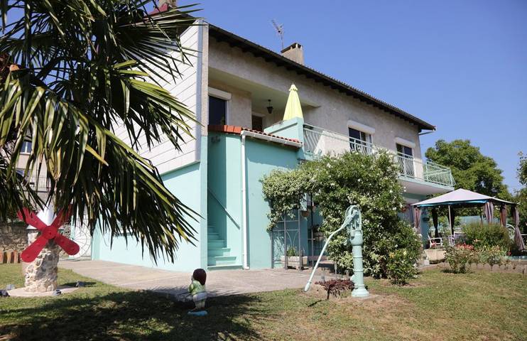 Gîte pour 5 personnes, avec balcon à Saint-Jean-d'Aigues-Vives