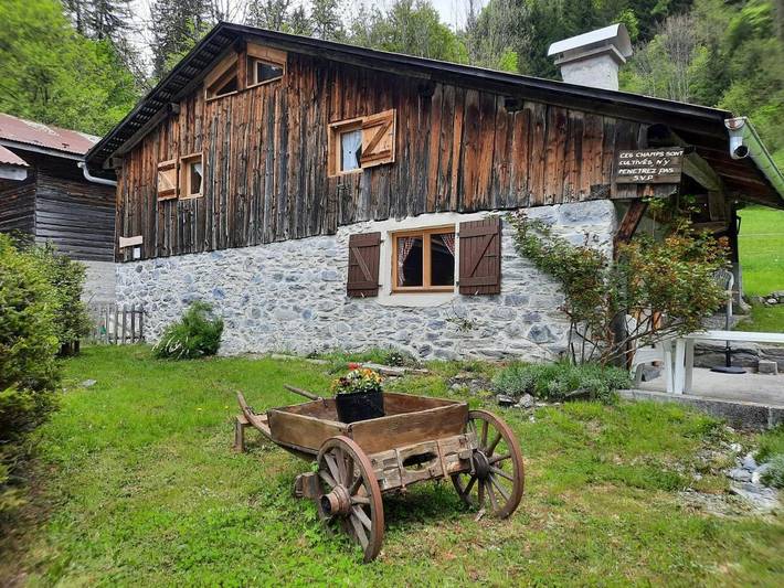 Chalet pour 6 personnes, avec Terrasse ainsi que Jardin et Vue
