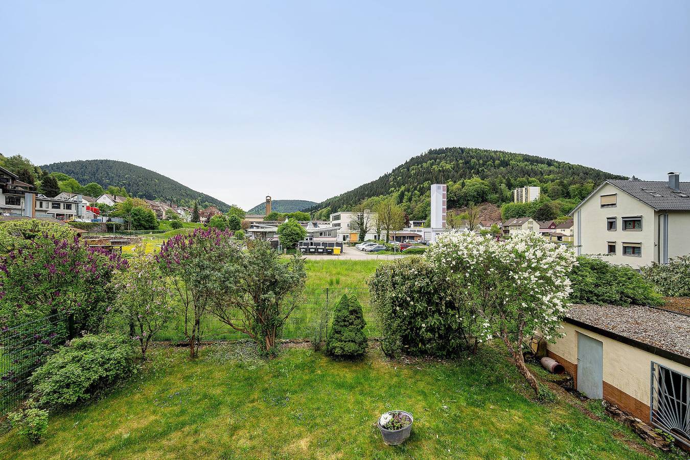 Ολόκληρο το διαμέρισμα, Apartment "Kleeblatt" with Balcony and Wi-Fi in Calmbach, Bad Wildbad