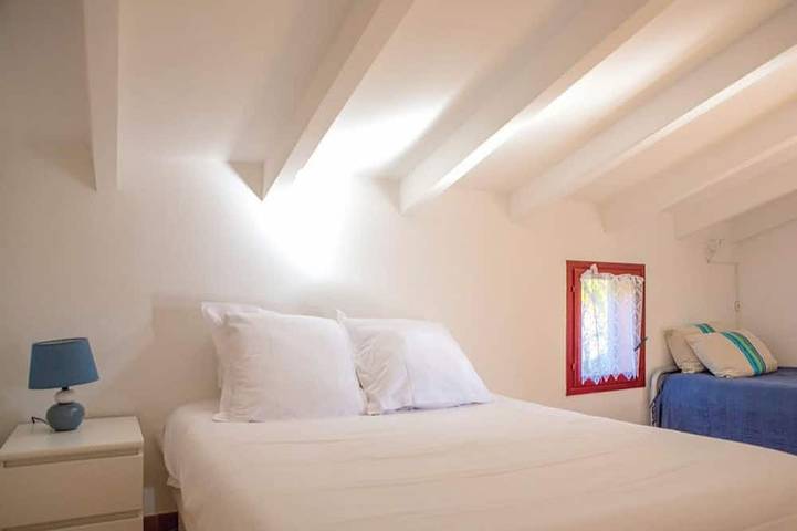 Location de vacances pour 10 personnes, avec balcon et jardin dans Plage d'Abartello - 2
