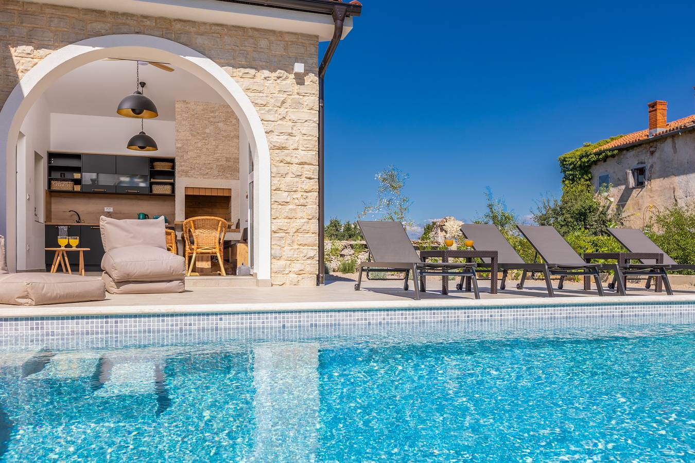 Villa Malina with heated pool in Malinska-Dubašnica, Krk